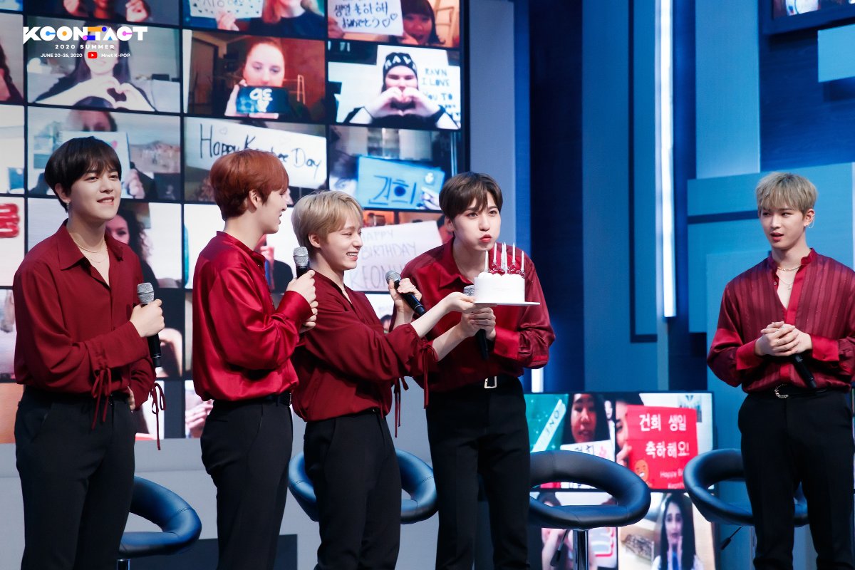 kconusa's tweet photo. [KCON:TACT 2020 SUMMER] #ONEUS

@official_ONEUS slayed it as usual!
#KCONTACT misses you tons!

▶#MnetKpopYouTube: https://t.co/9OJu4dv2rA 
 #LetsKCON #KCON247 #KCON2020 https://t.co/OWXdHUQHG3