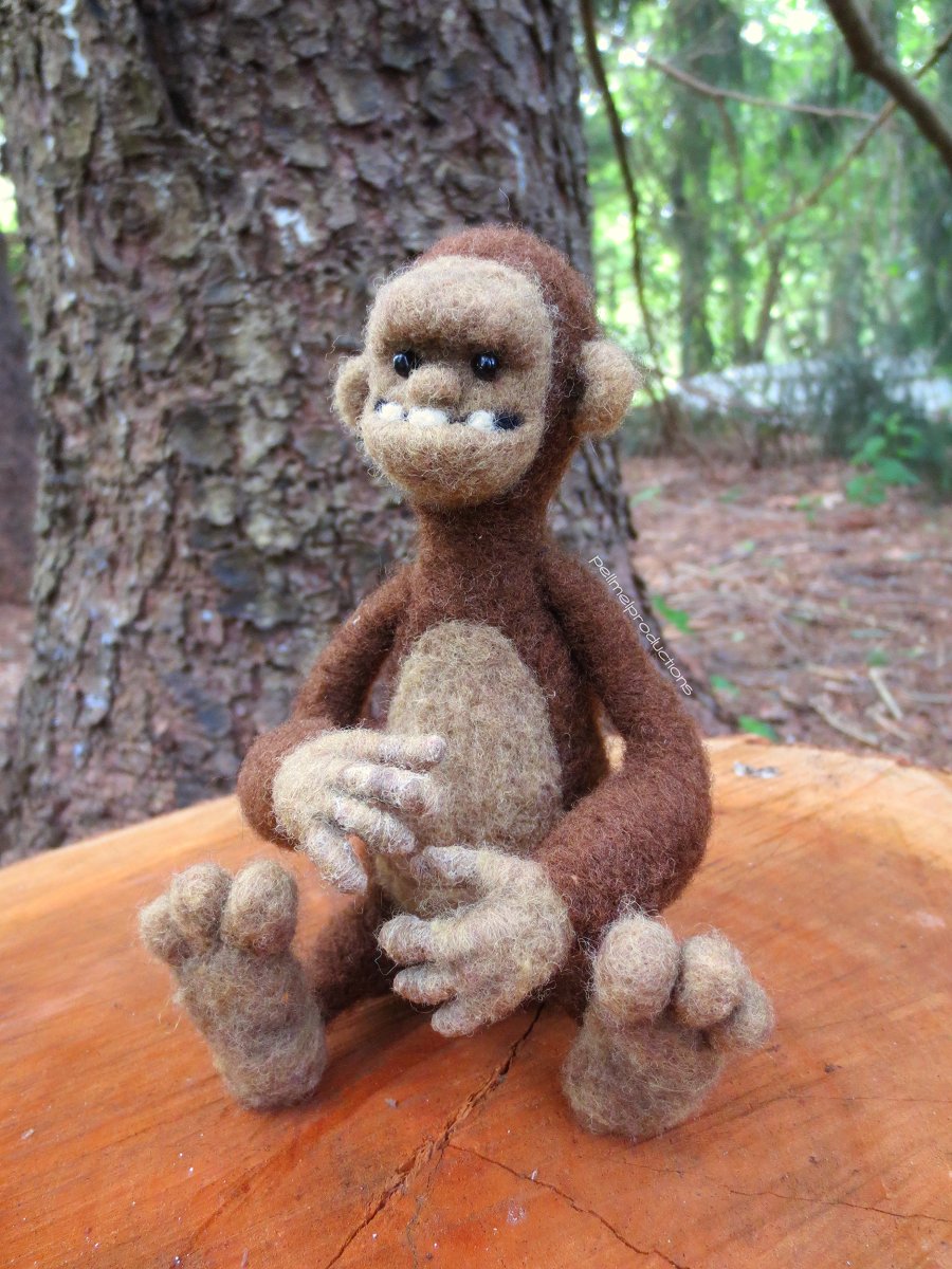 PellMel_'s tweet photo. A little #bigfoot I made for my dad for father's day
He likes his selfies

#needlefelting #fiberart #sasquatch https://t.co/PJ3qM2uRjw