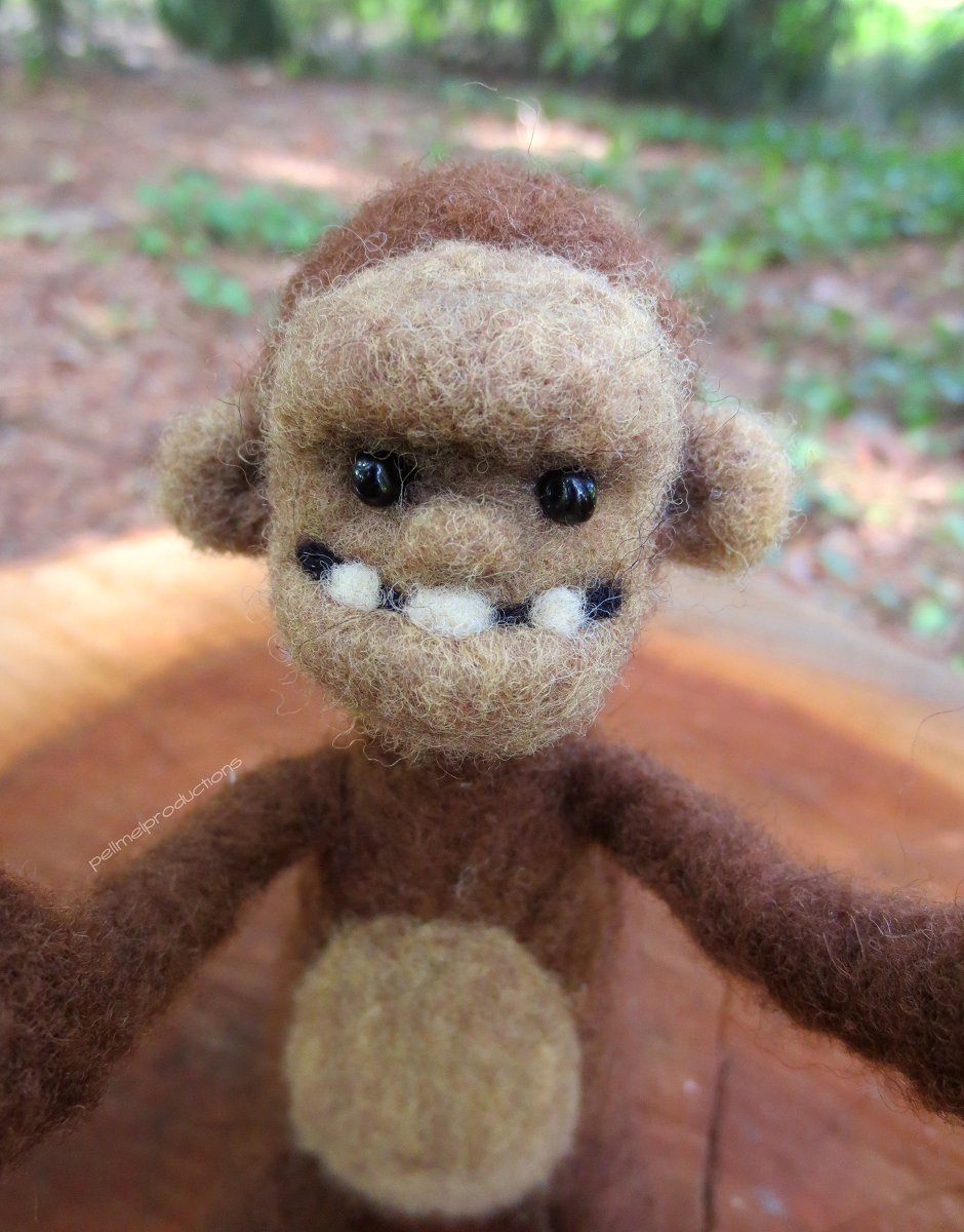 PellMel_'s tweet photo. A little #bigfoot I made for my dad for father's day
He likes his selfies

#needlefelting #fiberart #sasquatch https://t.co/PJ3qM2uRjw