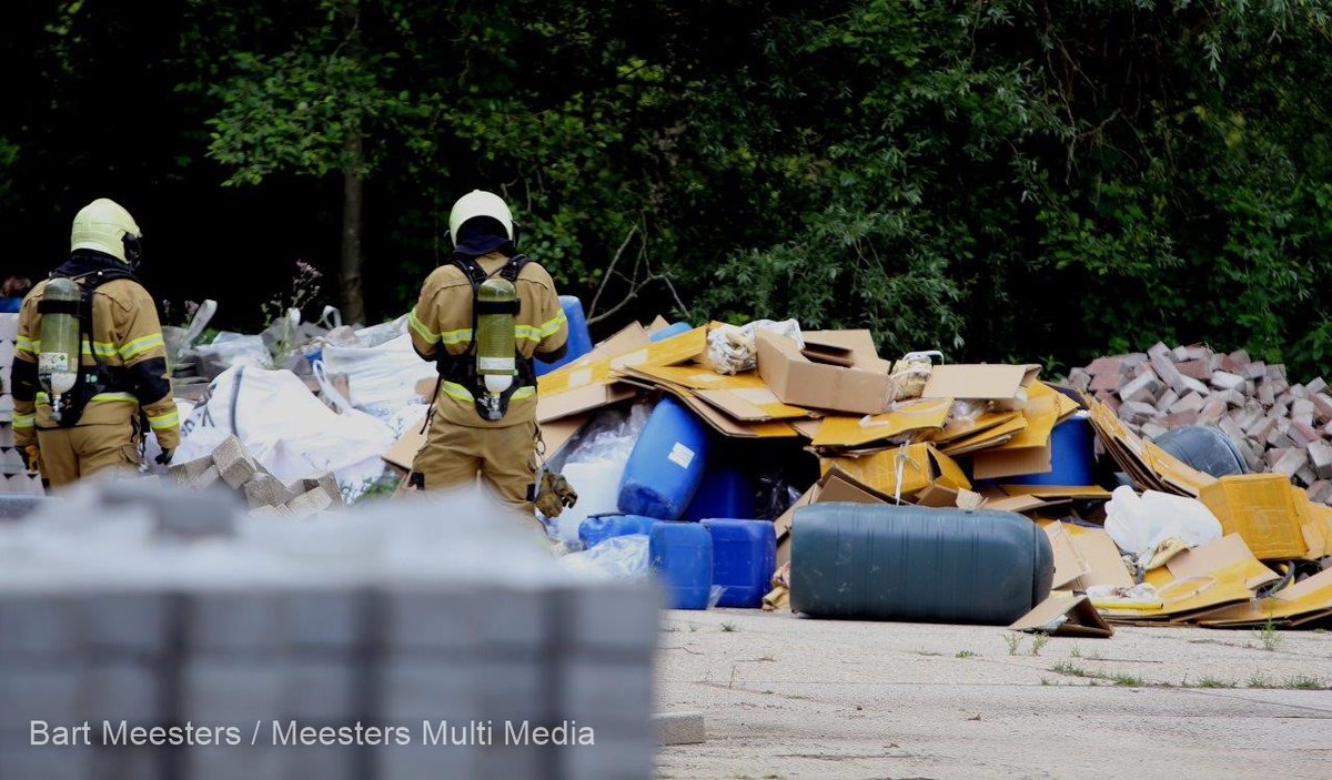 Vaten met drugsafval gedumpt op oude gemeentewerf in Liempde -..