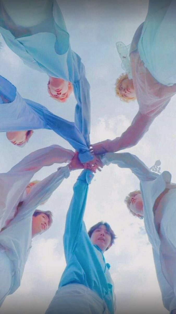 NArlizah's tweet photo. ARMY is very strong, WE ARE BULLETPROF FOR BTS 💜💜
•
•
•
#StayGold_BTS
#bringbackbtsviews
#BringBackBTSView https://t.co/zImwX3a3p9