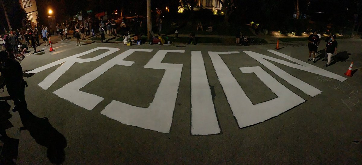AaronWBanks's tweet photo. The movement is here to LITERALLY send a message to @LydaKrewson: Resign
#LydaResign #ResignLyda #stl #protest #ABanks #Resign #ExpectUs #RespectUs https://t.co/ccX4Qbg0gS