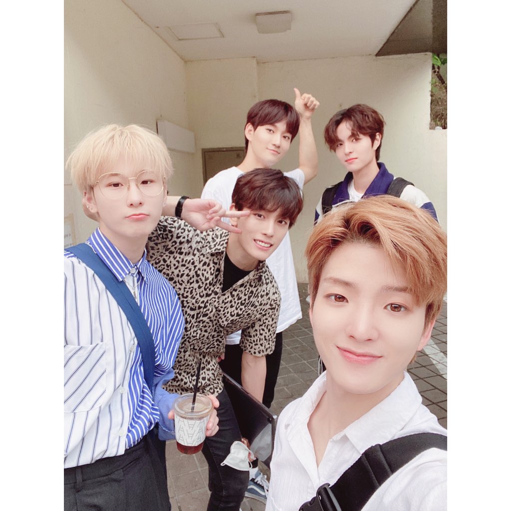 Band_W24hours's tweet photo. Hey EVERY! What an exciting Monday! 
We're on 'The Show' tomorrow at SBS MTV.
Looking forward to see you there &amp; have a wonderful day:)
SBS MTV 'The Show' (2020.06.30 6PM) #W24 #joahaeyo https://t.co/Vkzkx1tFTJ