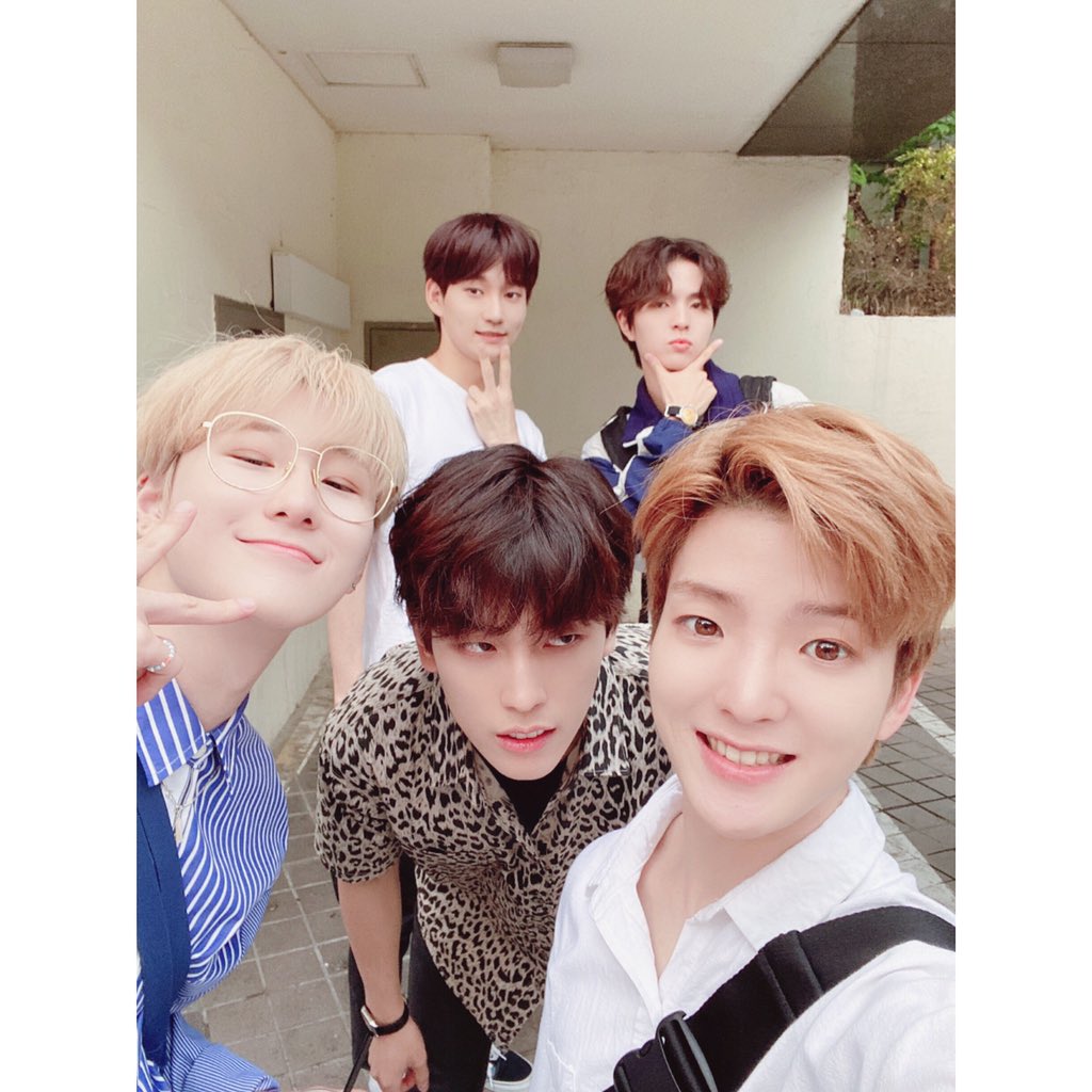 Band_W24hours's tweet photo. Hey EVERY! What an exciting Monday! 
We're on 'The Show' tomorrow at SBS MTV.
Looking forward to see you there &amp; have a wonderful day:)
SBS MTV 'The Show' (2020.06.30 6PM) #W24 #joahaeyo https://t.co/Vkzkx1tFTJ