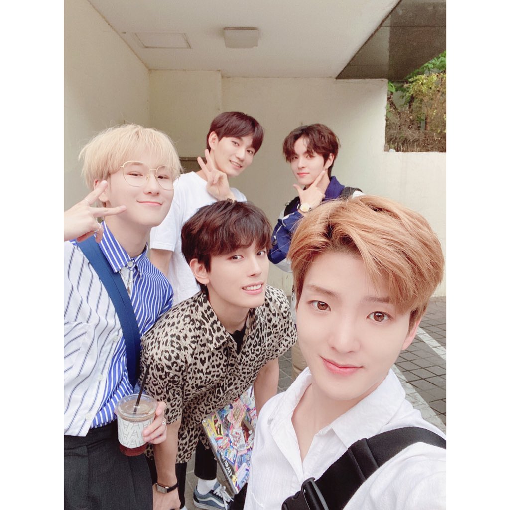 Band_W24hours's tweet photo. Hey EVERY! What an exciting Monday! 
We're on 'The Show' tomorrow at SBS MTV.
Looking forward to see you there &amp; have a wonderful day:)
SBS MTV 'The Show' (2020.06.30 6PM) #W24 #joahaeyo https://t.co/Vkzkx1tFTJ