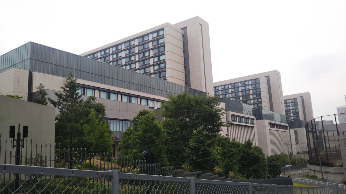 学校広告研究学会 設立準備事務局 ずっと準備中 学校のお隣の敷地が 日枝神社 議員会館 メキシコ大使館 そしてプルデンシャルタワー プルデンシャルタワーってことは ホテルニュージャパンの跡地かぁ ずっとお隣廃墟だったんだなぁ