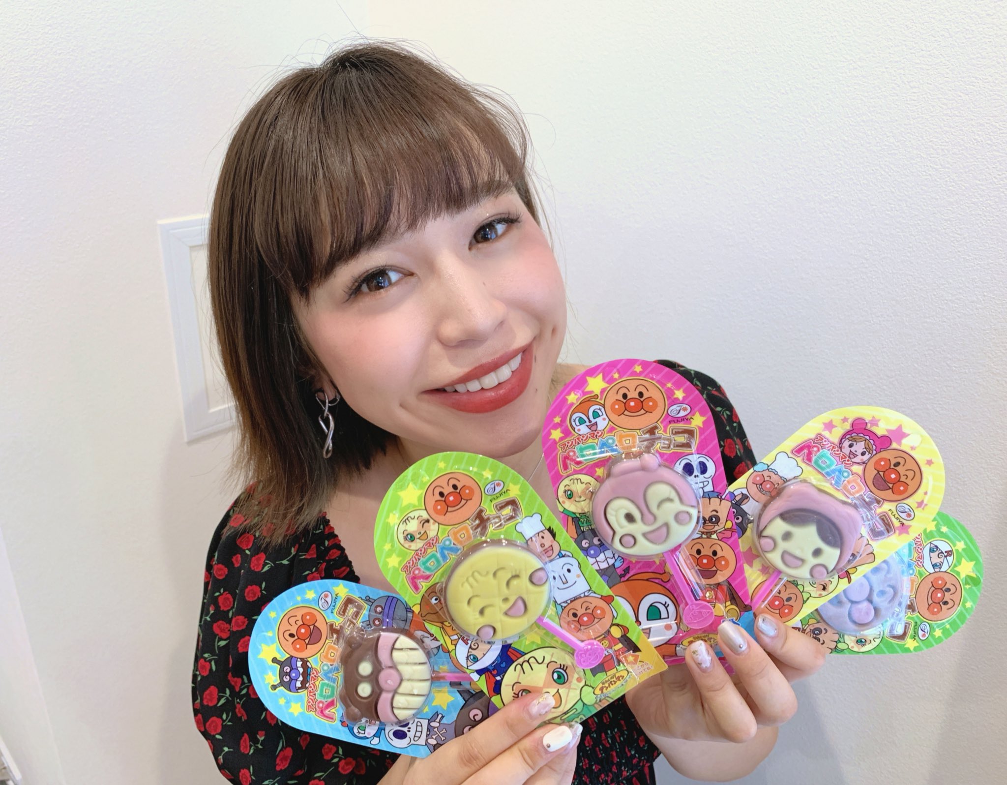 かえ ひろみ この前スタッフさんから頂いたのだけど アンパンマンのペロペロチョコってこんなにいっぱいキャラクターの種類あったんだね ﾟwﾟ アンパンマンバージョンしか知らなかった かわゆい アンパンマン ペロペロチョコ