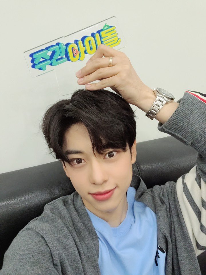 mbcweeklyidol's tweet photo. #주간아이돌 #주간아 @mbcweeklyidol
#AB6IX #에이비식스

왜 이렇게 눈 부신가 했더니😆✨
답을 찾았다🙌 예삐 태양이 떴어요☀️
🌠온 우주에 있는 에비뉴 속마음
= 벌써 보고 싶어서 큰일이네💙💛

7월 1일(수) 오후 5시
<주간아이돌> 난리 났네~~~😍

#전웅 #김동현 #박우진 #이대휘 https://t.co/gBGK0GQM8q