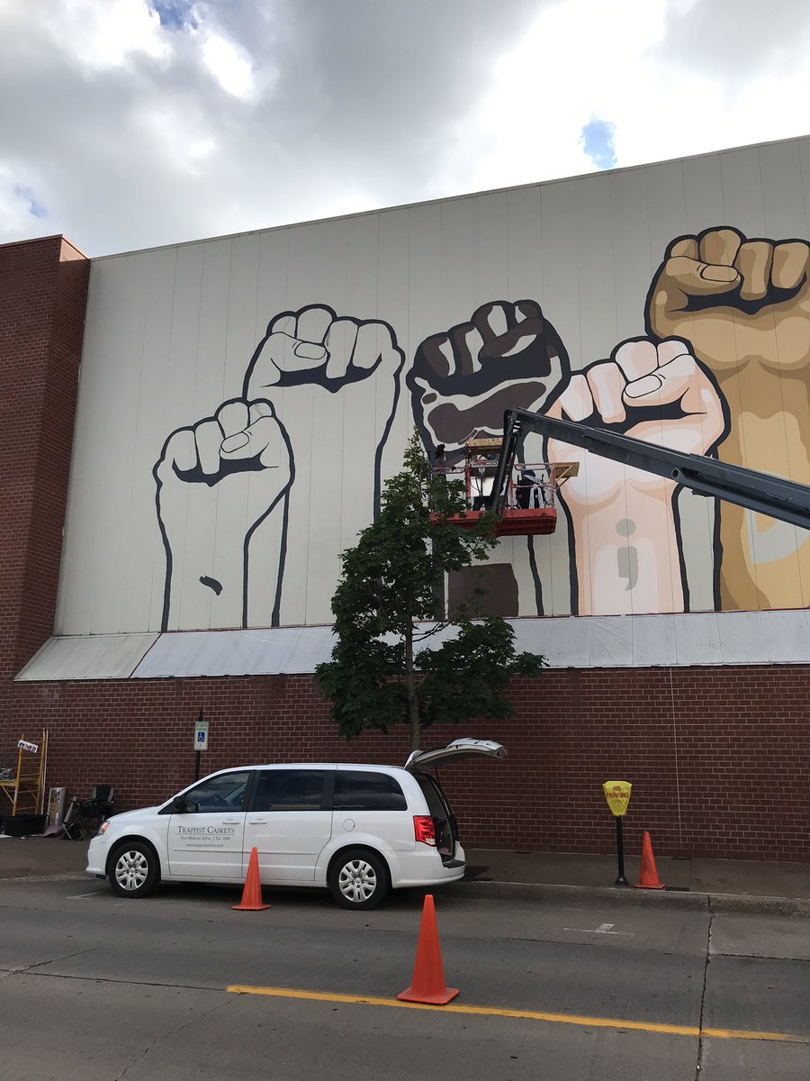 MichaelJBryson2's tweet photo. @CrystalGlvr End of day 2! It’s going to be incredible! https://t.co/UVUrMeyXNK