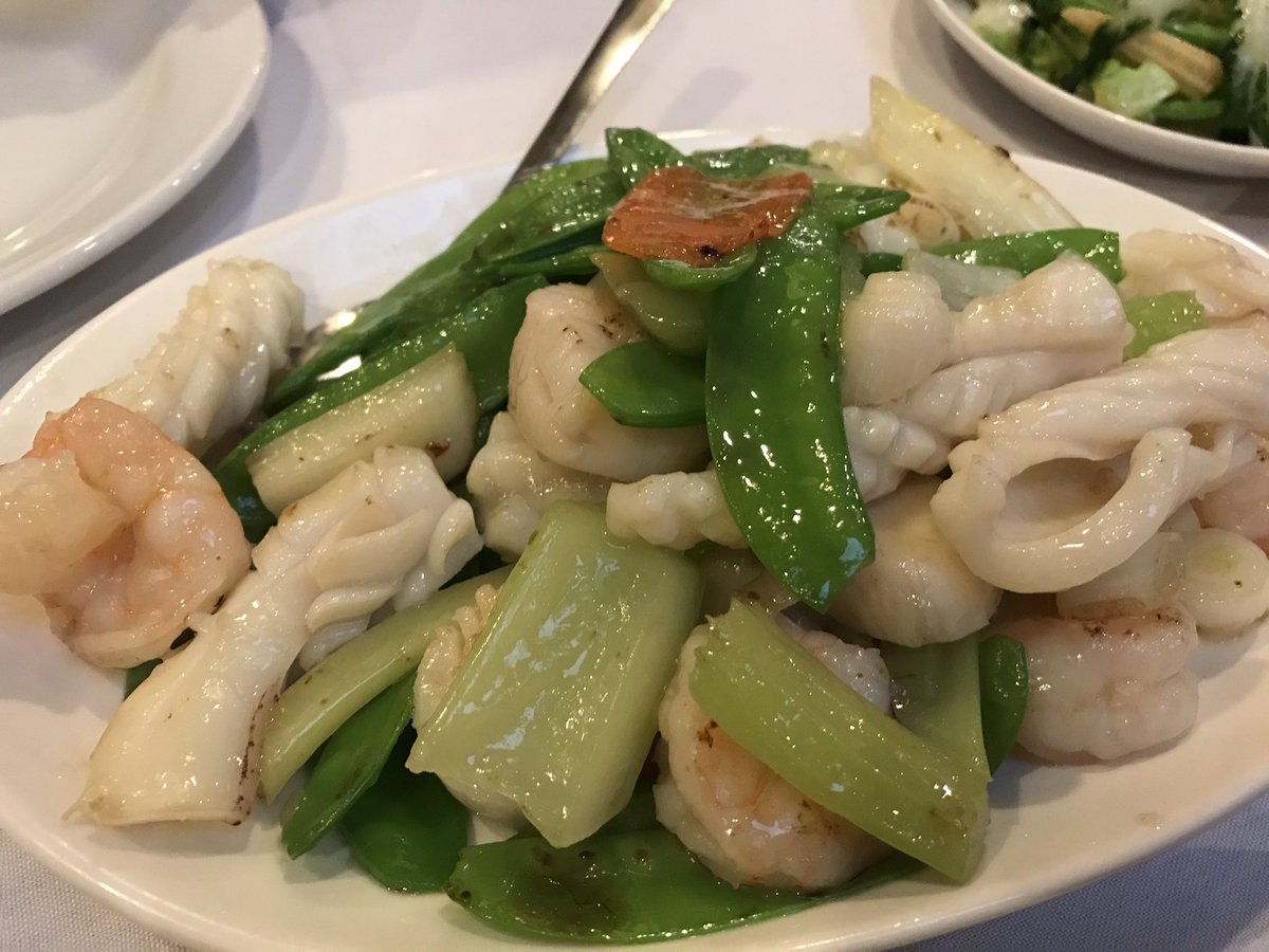 LanaDT's tweet photo. Had dinner @SilverDragonYYC was so delicious & fresh. Service was top notch. #SupportLocalBusinesses #yyc #yyceats #yycfoodie #chinatown https://t.co/aNBri1sAEb