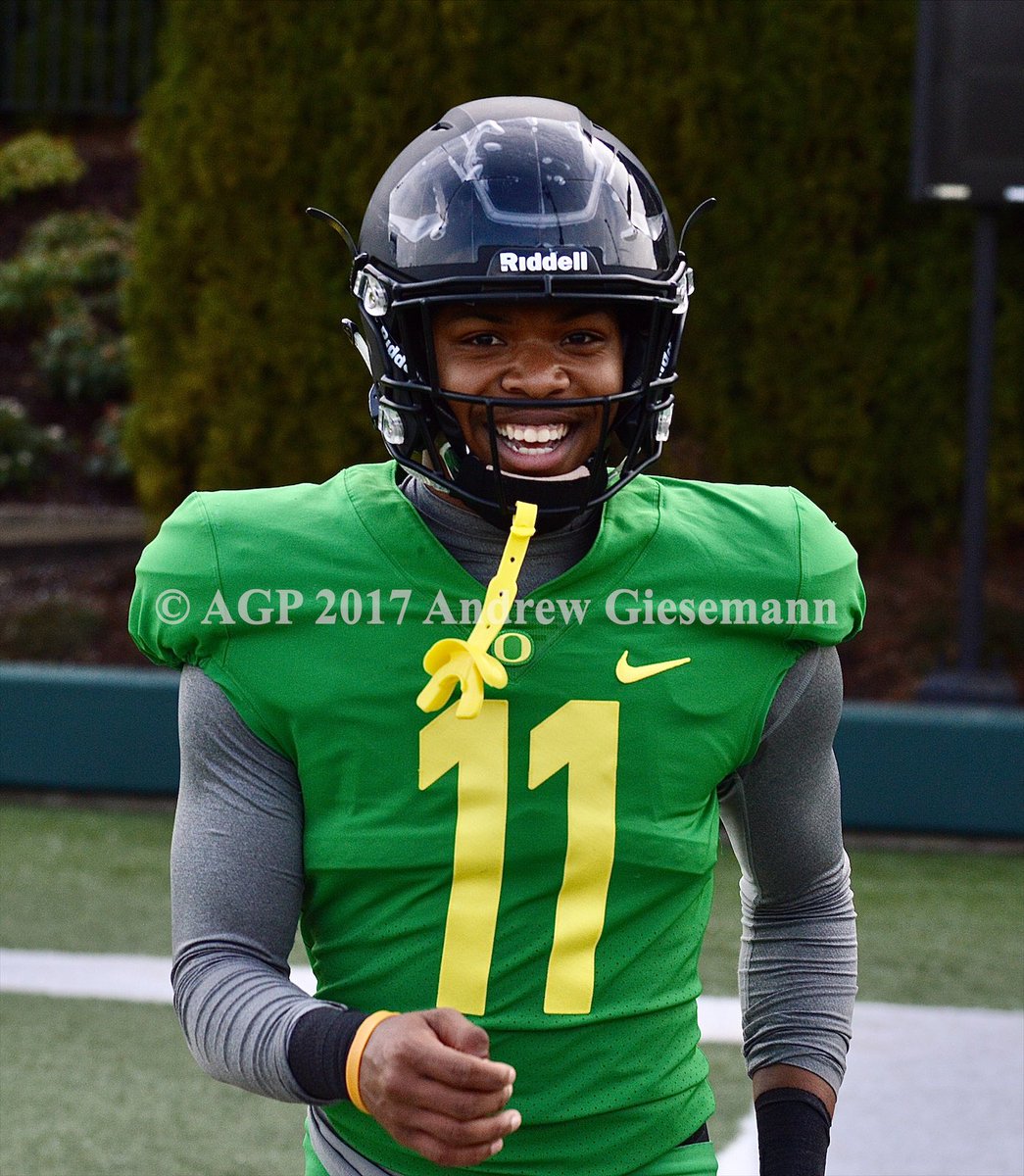 Happy Birthday <a href="/_TG4__/">Thomas Graham Jr.</a>  #goducks 👀<a href="/NFL/">NFL</a> <a href="/oregonfootball/">Oregon Football</a> #NoFlyZone