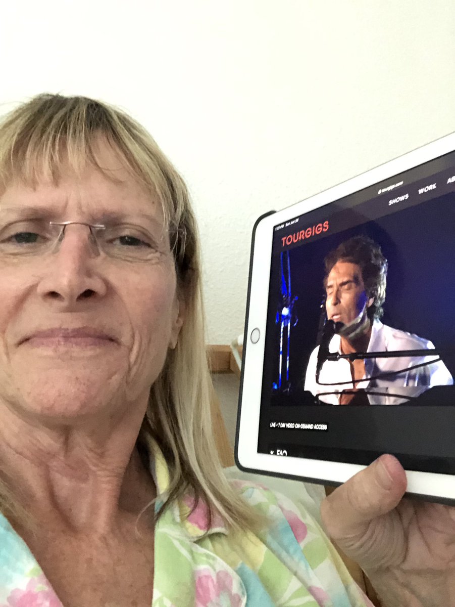 sassygal09's tweet image. What? Oh just me in my pajamas watching an incredibly gracious @richardmarx doing a concert all by his lonesome, but doing an incredible job with no real life audience. Yet he said people from 40 countries(!!) watching. Just what I needed today! #FrontRowSeat &amp;amp; $ 2 @nokidhungry