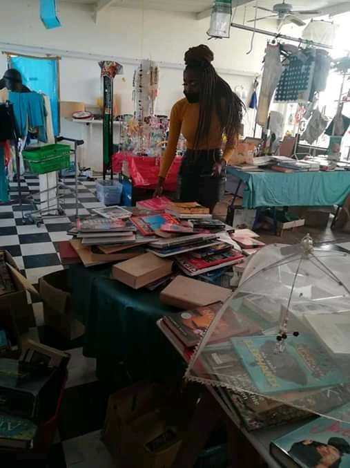 Livingstone090's tweet photo. Good day@DjMaphorisa, pls can u assist my friend with this project she started aftr the burn down of the Comunity Art Centre in Tsakani, Ivory Park. But only da Library part burn down.

Da little u give,da biger da comunity wil benefit.
 
Pls help out see al details on da post. https://t.co/9WS0OinAkN