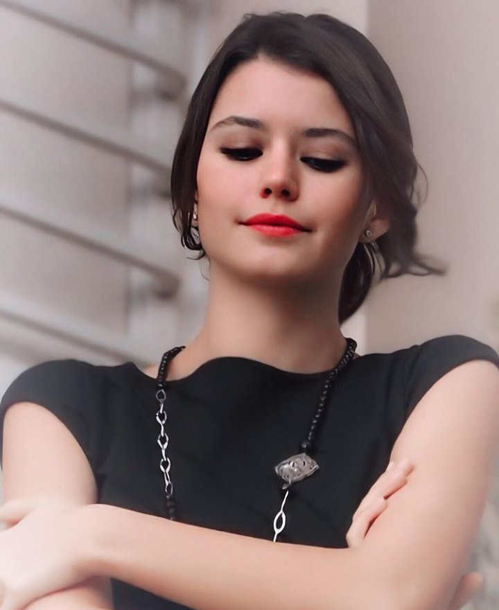 Beren Saat has her own way of thinking, if you don't like it you can stop considering yourself her fan and criticize her as you please.<a href="/berensaat/">Beren Saat</a> #BerenSaat