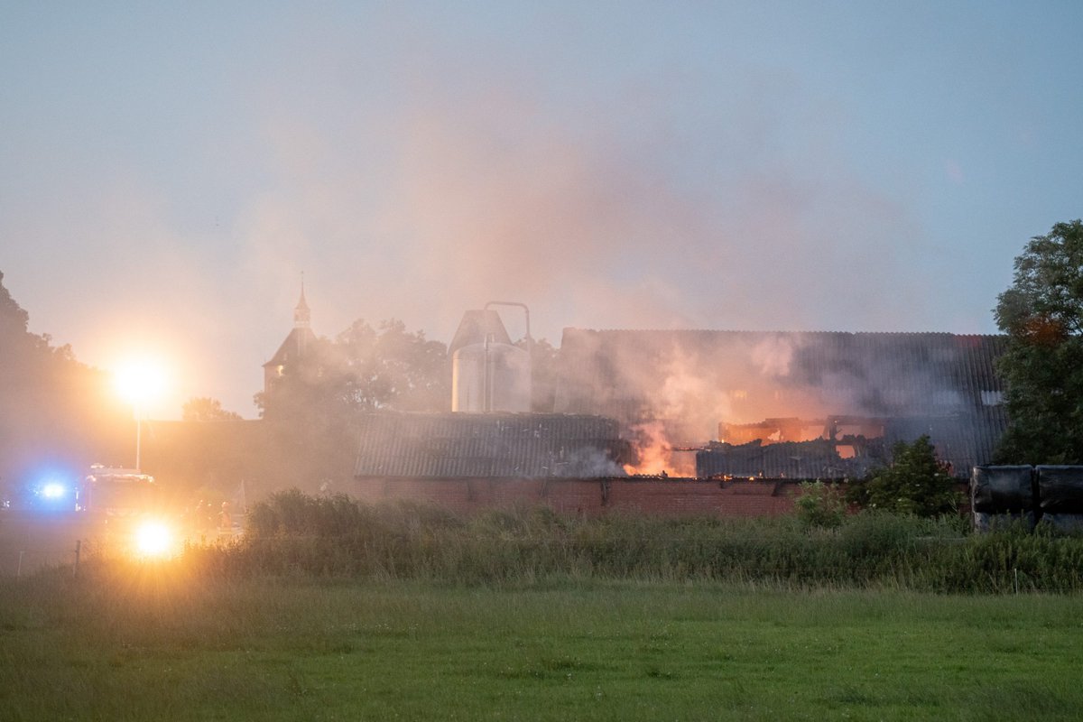 Uitslaande brand in schuur -..