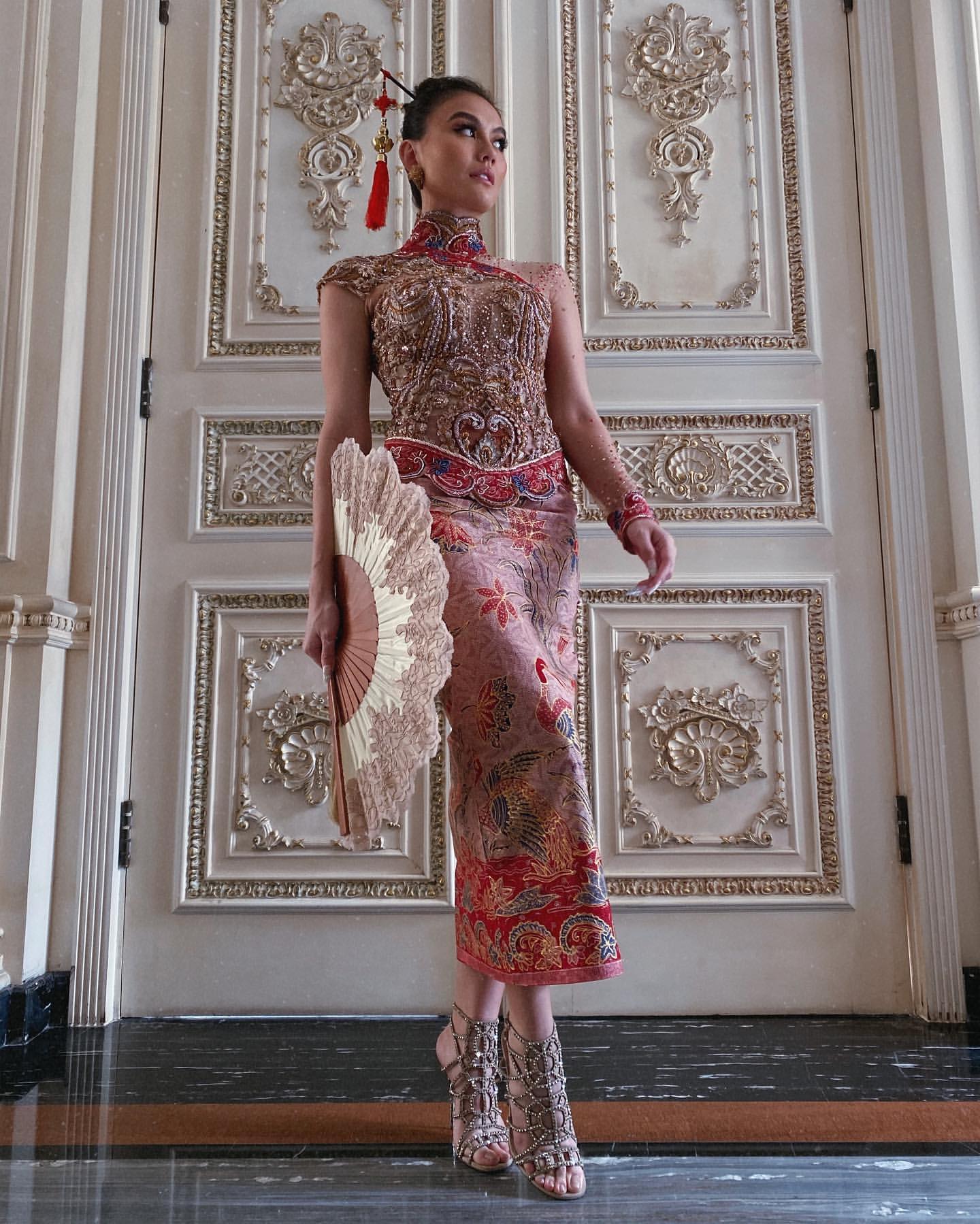 BINI x AGNEZ MO CherryOnTop on X Queen agnezmo wears kebaya batik with a hint of Chinese Cheongsam Outfit by Anne Avantie. https t qV3FyM3CNi X