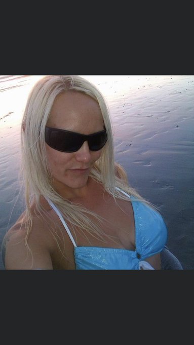 Throw back to #beachdays #beachdaze #milf #420friendly https://t.co/6CuXjsVLAN<a href="/tag/beachdays"class="tags">#beachdays</a><a href="/tag/beachdaze"class="tags">#beachdaze</a><a href="/tag/milf"class="tags">#milf</a><a href="/tag/420friendly"class="tags">#420friendly</a>