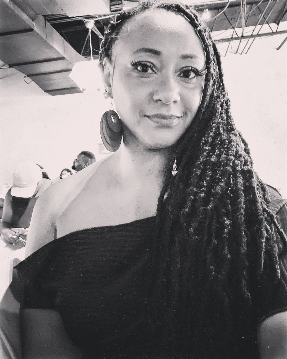 MzArmyStrng5Str's tweet image. Designer:  @_undaunted_nicolebdesigns 
Hair: @touchedbychi_ 
Event: @royaltykingsandqueenscorp 
Date: June 28, 2020
#TheKeyOfLife #TheKeyMoment #modellyfe #actorlyfe #TallModel #curvymodel #ebony #essence #ashleystewart #Fit2fashion #fitmodel #blackandwhite