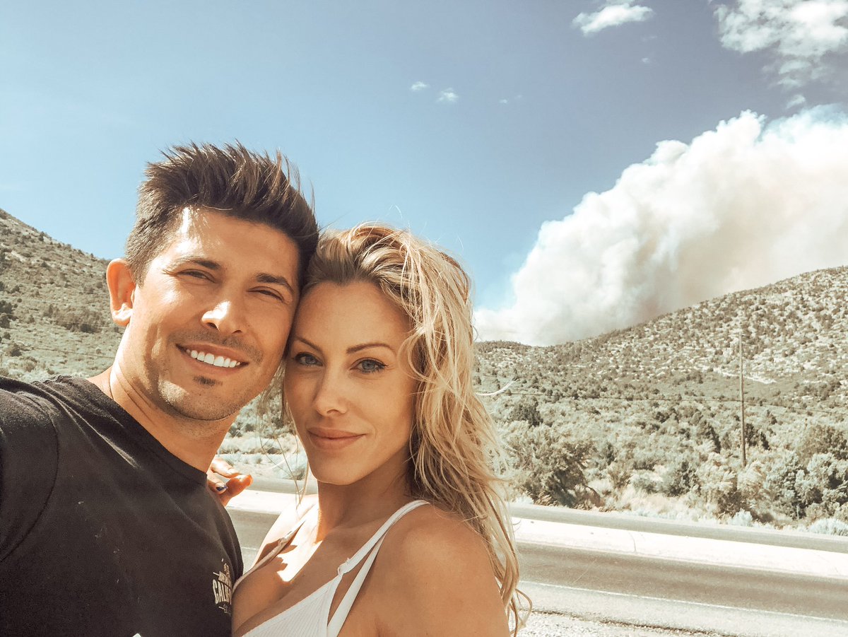 ChelseaAbate's tweet photo. What started out as a family day heading to @mtcharlestonlodgelv ended up being a wild day watching the Mahogany Wildfire unfold.  We’re praying for our first responders up there battling this beast. #mahoganywildfire #mtcharleston #wildfire https://t.co/9IufKRPXyT