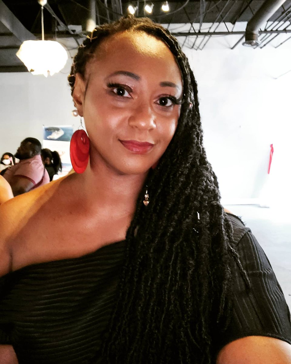 MzArmyStrng5Str's tweet image. Designer:  @_undaunted_nicolebdesigns 
Hair: @touchedbychi_ 
Event: @royaltykingsandqueenscorp 
Date: June 28, 2020
#TheKeyOfLife #TheKeyMoment #modellyfe #actorlyfe #TallModel #curvymodel #ebony #essence #ashleystewart #Fit2fashion #fitmodel #lovemyhair