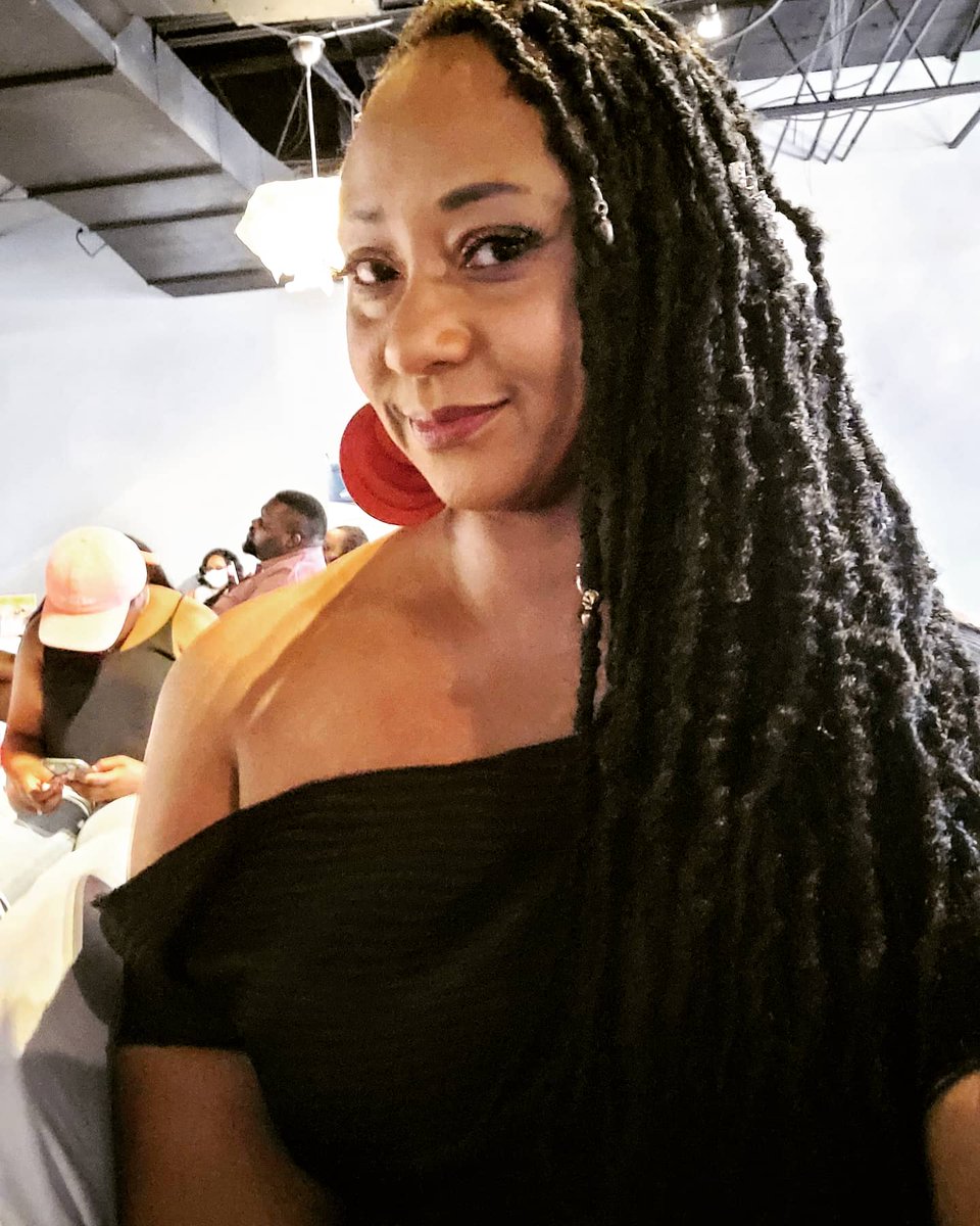 MzArmyStrng5Str's tweet image. Designer:  @_undaunted_nicolebdesigns 
Hair: @touchedbychi_ 
Event: @royaltykingsandqueenscorp 
Date: June 28, 2020
#TheKeyOfLife #TheKeyMoment #modellyfe #actorlyfe #TallModel #curvymodel #ebony #essence #ashleystewart #Fit2fashion #fitmodel #lovemyhair