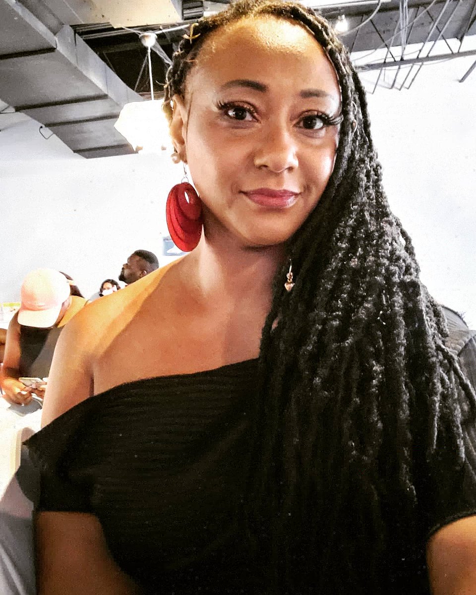 MzArmyStrng5Str's tweet image. Designer:  @_undaunted_nicolebdesigns 
Hair: @touchedbychi_ 
Event: @royaltykingsandqueenscorp 
Date: June 28, 2020
#TheKeyOfLife #TheKeyMoment #modellyfe #actorlyfe #TallModel #curvymodel #ebony #essence #ashleystewart #Fit2fashion #fitmodel #lovemyhair