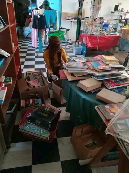 Livingstone090's tweet photo. @DJAnkletap Morning Malumes , pls can u asist my friend with this project she started aftr da burn down of the Comunity Art Centre in Tsakani, Ivory Park. Bt only Library site burn.

Da litle u give,da biger da comunity wil benefit.
 
Pls see al dtails or cal 0614421017 or 0614132408 https://t.co/f7J7zzt0EM