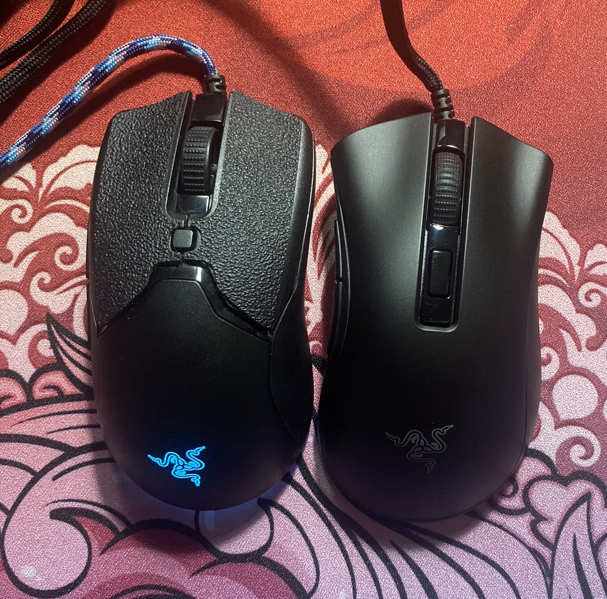 バディーリー Razer Deathadder V2 Mini届きました Viperminiより若干小さく コードが改善されてます Glorious Model O 思い出す センサー周りのソールが追加 Viper形状の軋みは今のところ無い グリップテープが入ってなかった サイド Viperminiと同じ と