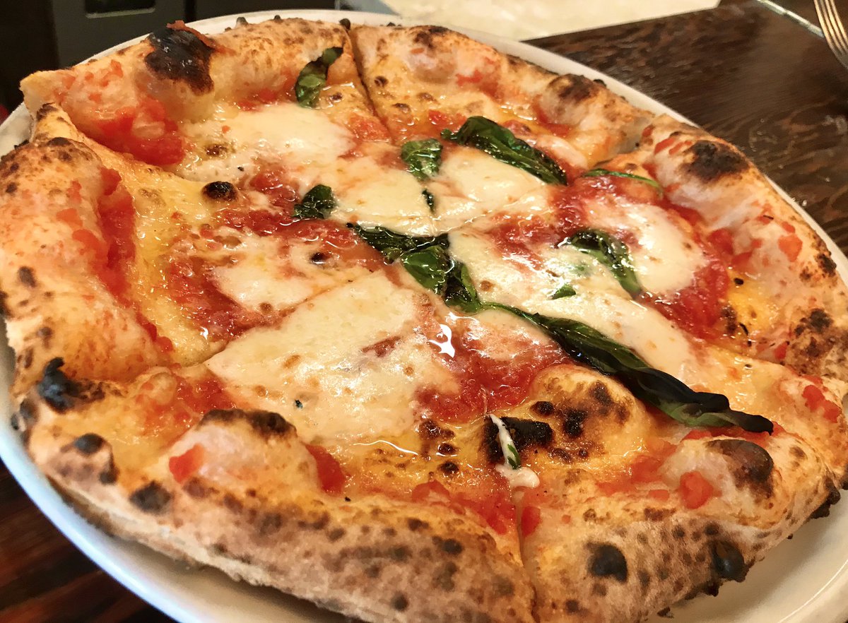 @krrtto29 えっちな自撮り沢山撮ったから誕生日祝いで送るね...っ! 