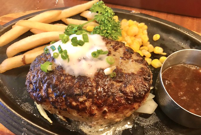 @krrtto29 えっちな自撮り沢山撮ったから誕生日祝いで送るね...っ! 