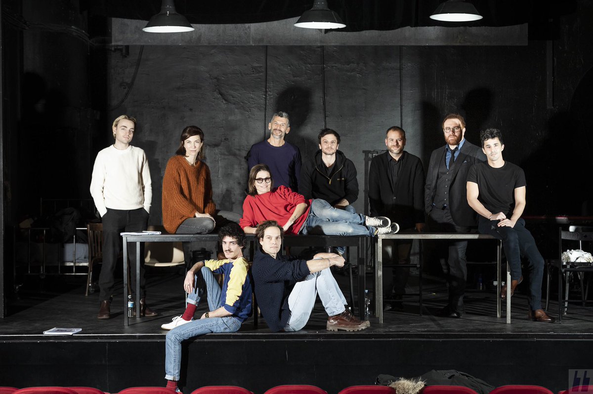 NormalHeart2022's tweet photo. La troupe mise en scène par @Virgini2Clausad : #MichaelAbiteboul sera Ben Weeks, #JossBerlioux Hicham + Médecin examinateur + Grady, #EmilieCaen Emma Brookner, #AndyGillet Bruce Giles, #BriceMichelini Tommy Boatwright, #JulesPelissier #FelixTurner et #DimitriStoroge Ned Weeks. https://t.co/xYNNSbyU54