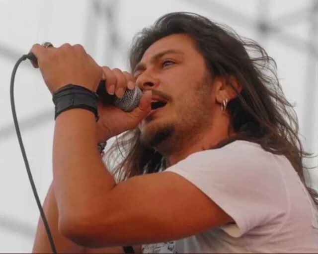 İyi ki doğdun, iyi ki tanıdık seni.  #BarisAkarsu