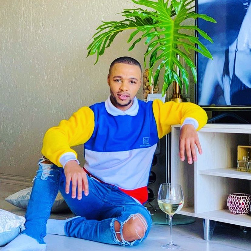 OfficialOakAve's tweet photo. OA Original 
Sweaters worn by our #MCM 
@SeanMcCollet @_oelam 
YingYang Sweater
Analogous Sweater

PREODER TODAY! 

#Sweaters #MCM #ManCrushMonday #OAOriginal #Comfort #Warmth #KeepWarm #LocallyMade #BuyLocal https://t.co/Uzejljuf5j