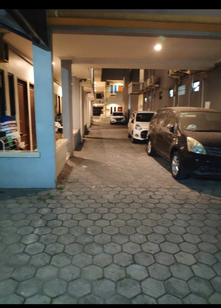 rockybinus's tweet photo. 5. The Beverly Residence

Ini kostan favorit mimin ni
Banyak yang caem2 soalnya 😍

Jarak : agak jauh dari kampus

Fasilitas : parkir motor, mobil, internet, laundry, kamar mandi dalem

Range: 1.75jt sampe 2.5jt

Lingkungan: sunyi, lokasi agak dalem, di jalan salam https://t.co/mbvR3ua1OW