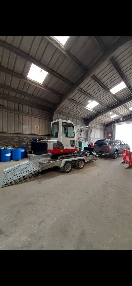 When all your trucks are flat out and you've run out of drivers, give the key for this to the depot manager. Happy customer #takeuchiuk #crawley_cbl #nissannavara #219takeuchi