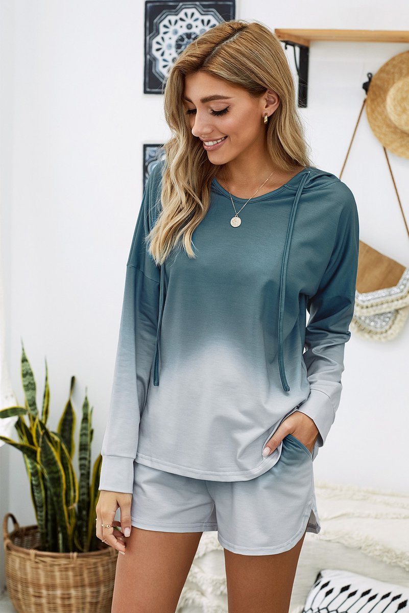 DearLoverCom's tweet photo. US$ 8.9 Wholesale Dip Dye Hooded Lounge Sweatshirt Shorts Set

https://t.co/g5qHrnepIg

Comfy lounge set featuring a chic ombre look. Hooded sweatshirt and shorts included. Pullover style, v neck, drawstring hood and drop sleeves. https://t.co/faH87T0Z09