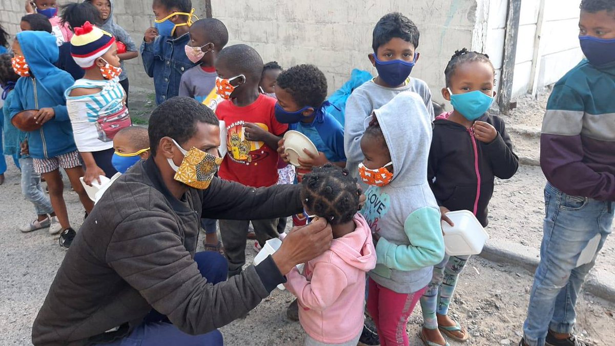 PICTURES: Rondebosch Boys High students used their matric ball money to feed the community of Die Gatjie in Diep River over the weekend. 
bit.ly/2NGsyhn