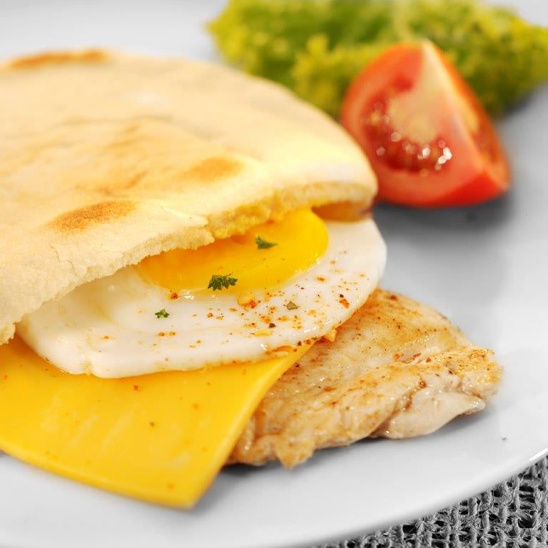 BarcelosZim's tweet photo. **Breakfast Alert**
Our follow us, like and Retweet for the week competition continues, ..but for now #MondayMorning #breakfast is ready, all our #BarcelosZim branches are open . @bensonmuneri #breakfastmonday, #MondayVibes , @ENTREPRENEUR2TV @kemboshephar @WORLDPRODUCTSTV #Food https://t.co/n5cdWUZwYi