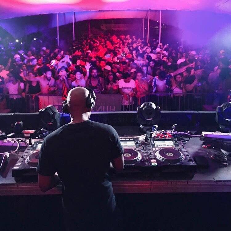 75FiftyMusic's tweet photo. Who's the DJ? 😎
#KnowYourDJ #DJLife #Mzansi #75Fifty
Music downloads: https://t.co/APG9o05VfA https://t.co/2hRpUbxmyZ