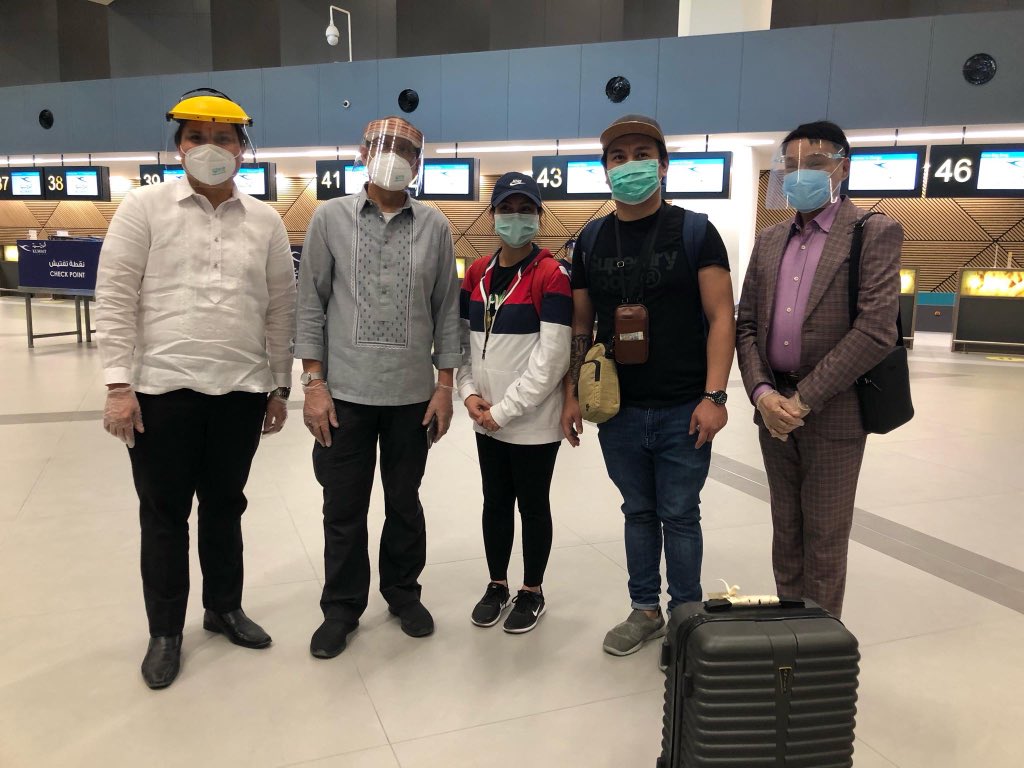 ArnelGC's tweet image. Greatful beyond words! We are home @teddyboylocsin @dododulay @DFAPHL. Thank you @PHinKuwait for personally assisting us at Kuwait Terminal during repatriation. Thank you CDA Mr. Lomondot &amp;amp; VC Mr. Bacay and their team for bringing us home.. ❤️
#WeHealAsOne 
#PHinKuwait