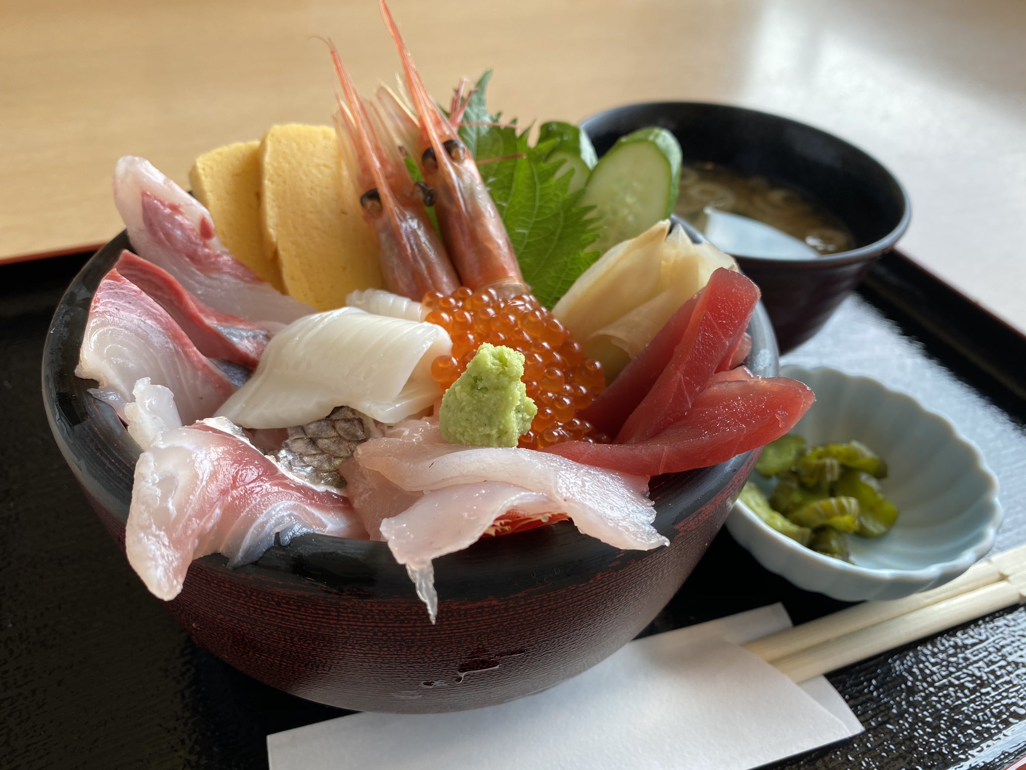 تويتر けんぴ على تويتر 海を見ながら食べる海鮮丼は やっぱりうまい 美味しいもの食べたし 会社の方に帰ろうかな T Co Pp8lw4hz4j