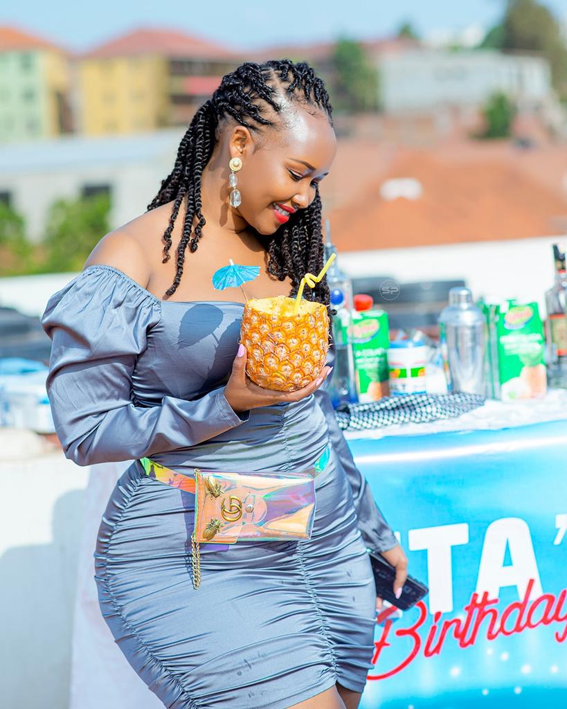 DmarkoAmazing's tweet photo. aspire to inspire π»
@samiez_photography we make u feel the magic for your bookings and inquiries call or what'sapp me on +256708789313 on your; #photoshoots #birthdayshoot #Makeupshoots #babyshowerparties #Graduationshoots among others. ππ€πβ¨πΈ
@dmarko_nba is my Instagram https://t.co/hZrFWTsgTZ