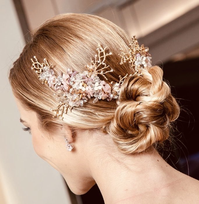 TocadosAirun's tweet photo. Cada #novia es diferente...   Cada una con personalidad, gusto y estilo propio. En #AIRUN encontrarás tú #tocado, porque cada novia es ÚNICA.
.
.
.

#blogdebodas #bodasconestilo #airuntocados #tocadosairun #bodasdeverano #modanupcial #novias #celebraciones #yoyasoyAPBE https://t.co/CqWT7GC0CK