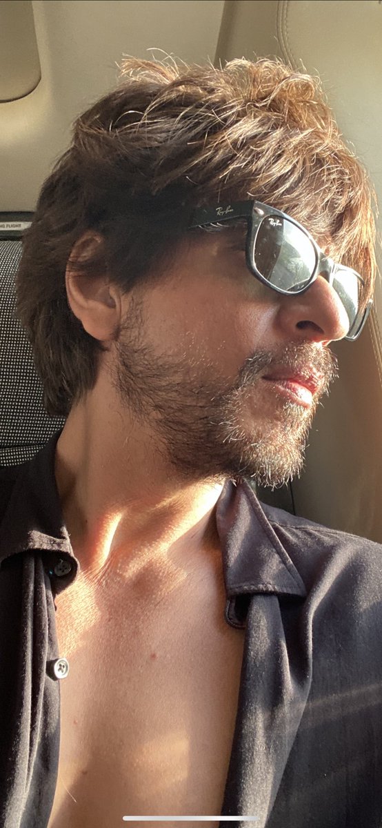 Your style is undisputed. It's yours nd only yours.....  @iamsrk I LOVE YOU MY LOVE LIFE  #ShahRukhKhan 