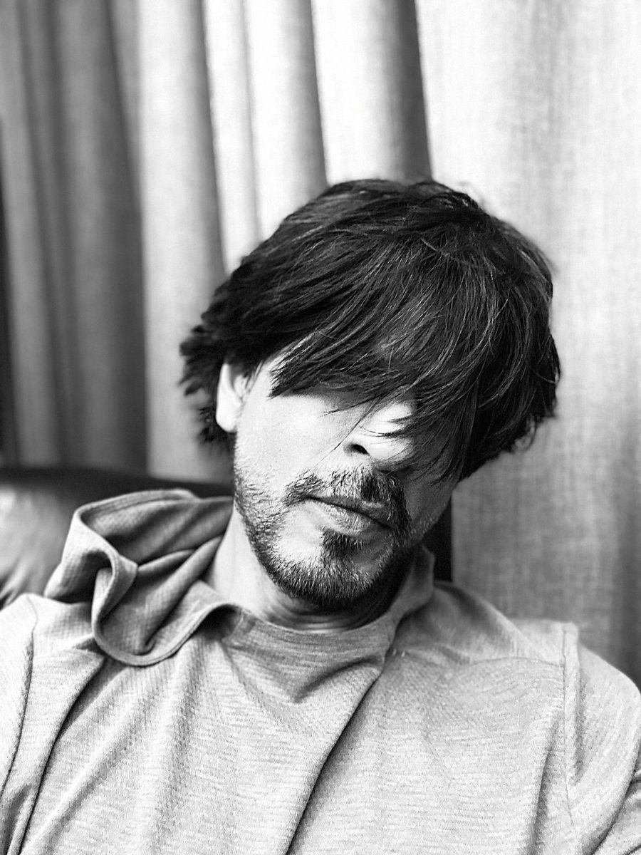 Your hair looks amazing...  @iamsrk How do you manage it so well????  Twitter ke Boys ko bahut jarurat hai iski  #ShahRukhKhan 