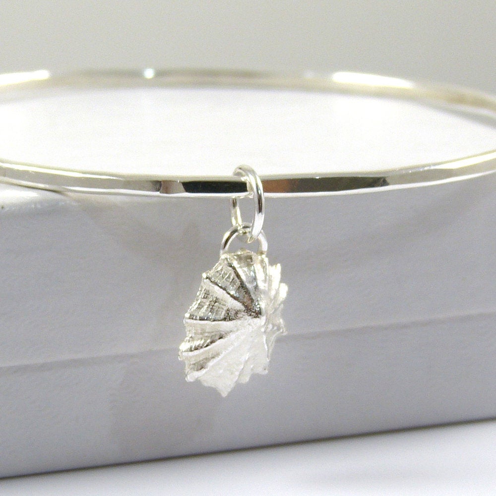 TheStrandline's tweet photo. Solid Sterling Silver Bangle, Bangle Bracelet, Bangle, Sterling Silver Bangle, Hammered Bangle, Silver Limpet Shell, Seashell Charm Bangle https://t.co/GtvCG219tP #seaglassnecklace #EarlyBiz #seaglassjewellery #Northumberland #supportsmallbusiness #HammeredBangle https://t.co/Pb4SqjJZSv