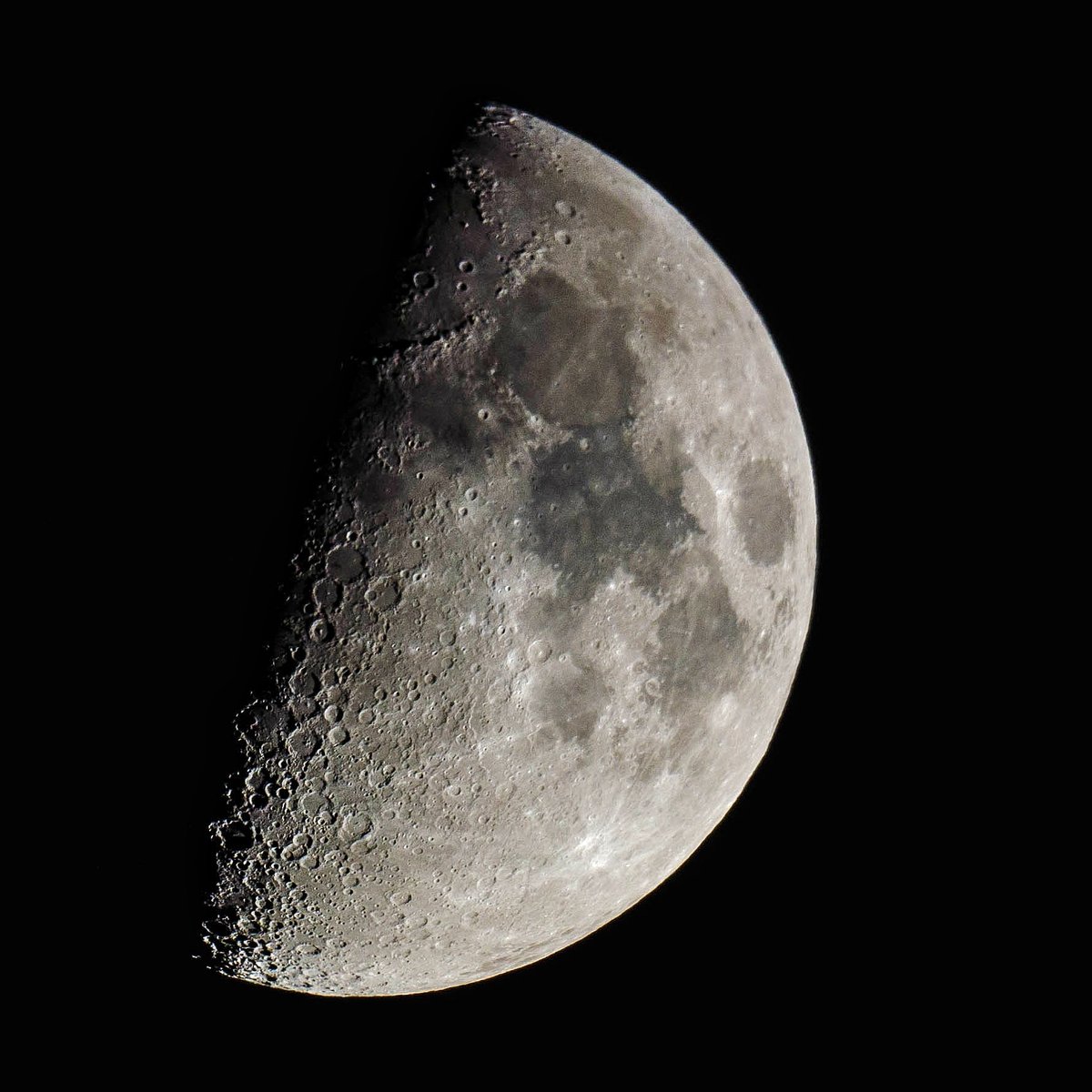 Karl746's tweet photo. La luna anoche 28-06-2020
#luna #astronomía #astronomy #astrofotografia #cielosESA #fotografia https://t.co/2txDLNawo5