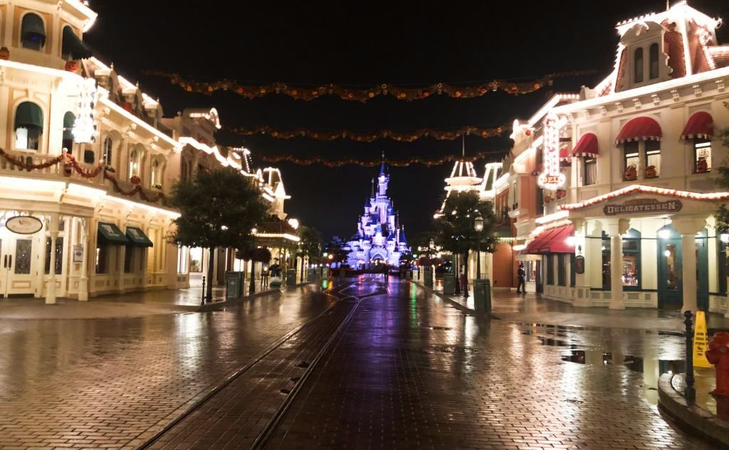kariss_leigh's tweet image. How is everyone feeling about Disneyland Paris opening soon?  I have mixed feelings.  I wrote a post about everything you need to know about the reopening and I&apos;d love to know what you think #disneylandparis #disneybloggers @DisneyBlogRT buff.ly/3dkJkNf