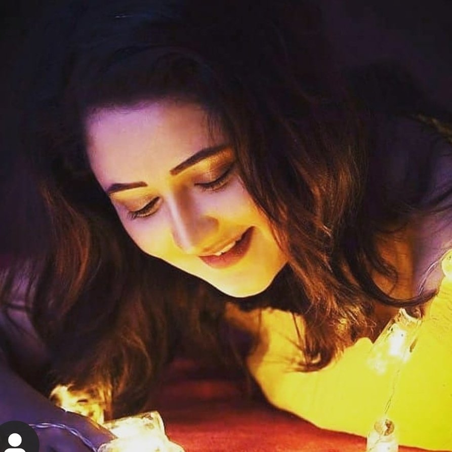 7. The night light ...Sensational Rashami Desai