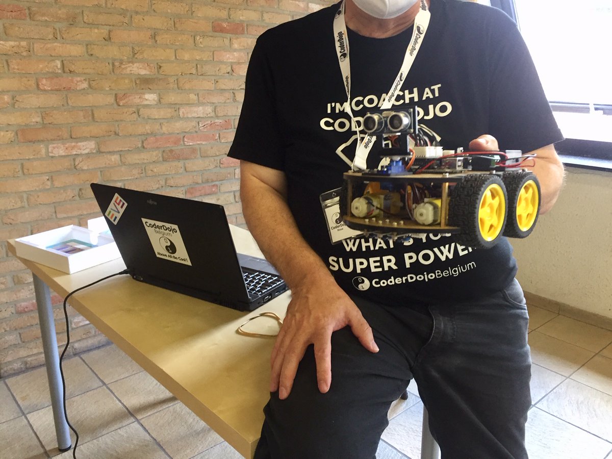 CoderDojoBe's tweet image. Trop cool ce samedi matin passé au #CoderDojoRoux 🤖💻👾 Atelier #Scratch et démo robot #Arduino au programme pour ce petit groupe de Ninjas réuni à la maison des jeunes🙋🏾‍♀️☯️💁🏼‍♂️
#CodingisCool #CoachingisFun #WallCode @digitalwallonia